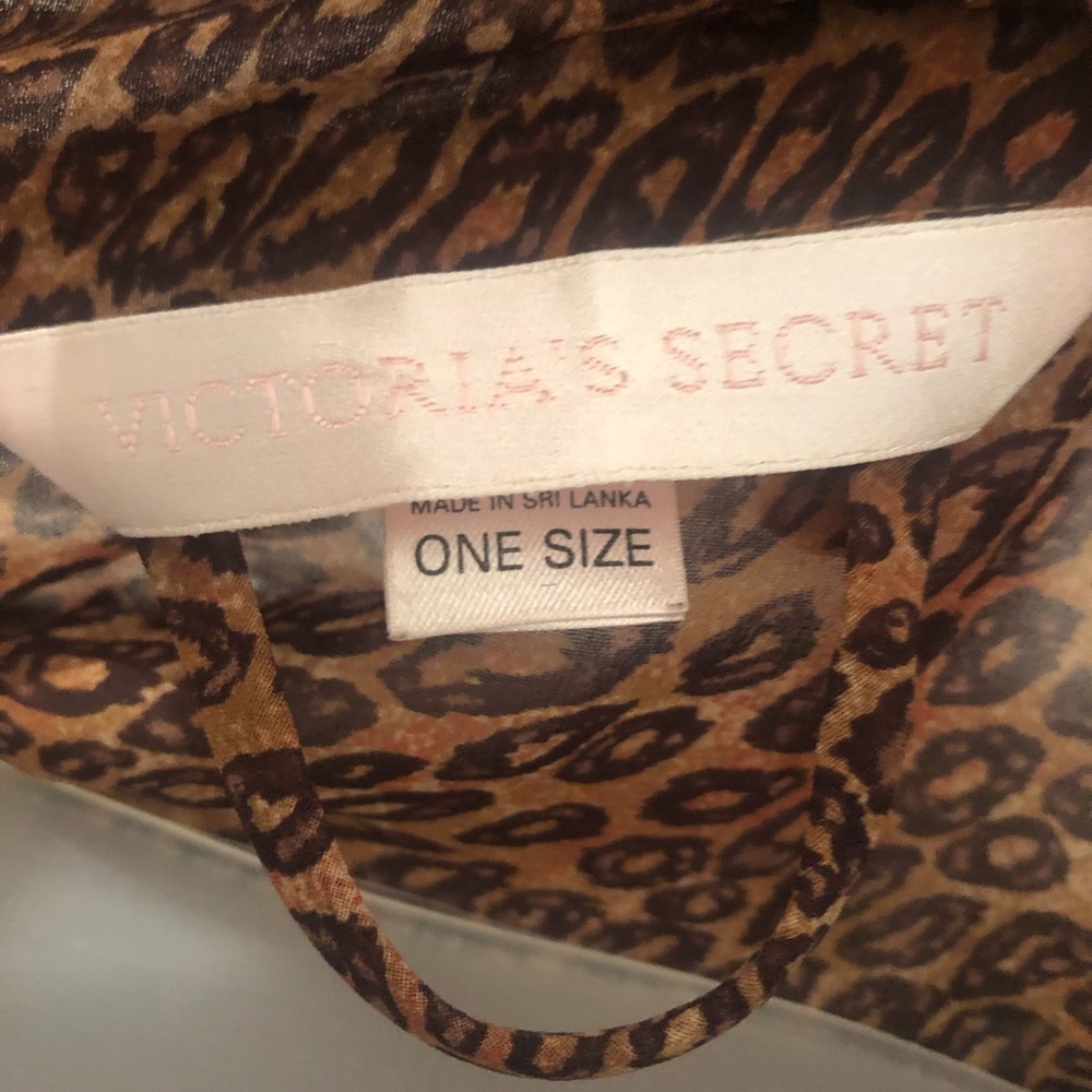 Victoria’s Secret kimono - Picture 2 of 4